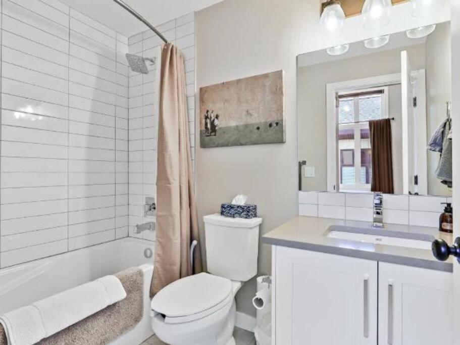 Basecamp 104 - Two Bedroom / Two Bath Townhome - Ac + Private Garage + *