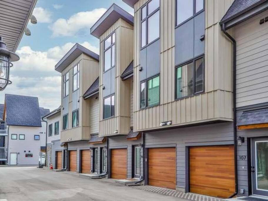 Apartment Basecamp 104 - Two Bedroom / Two Bath Townhome - Ac + Private Garage +