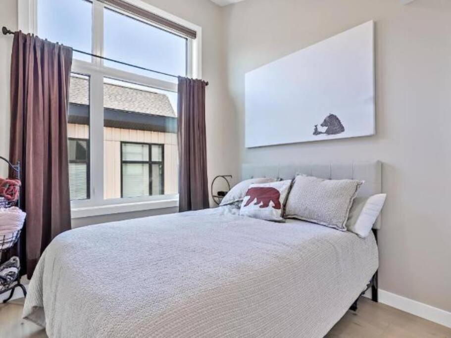 Basecamp 104 - Two Bedroom / Two Bath Townhome - Ac + Private Garage +
