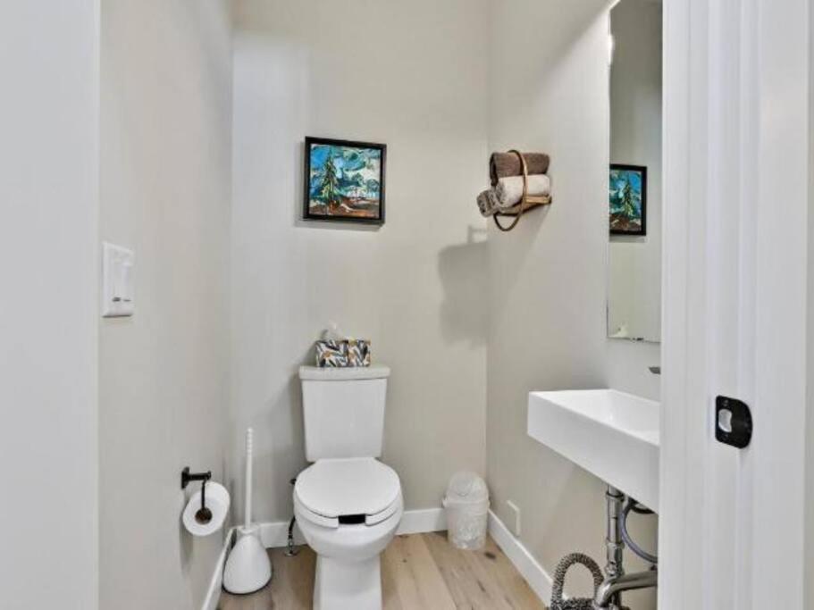 Basecamp 104 - Two Bedroom / Two Bath Townhome - Ac + Private Garage + *