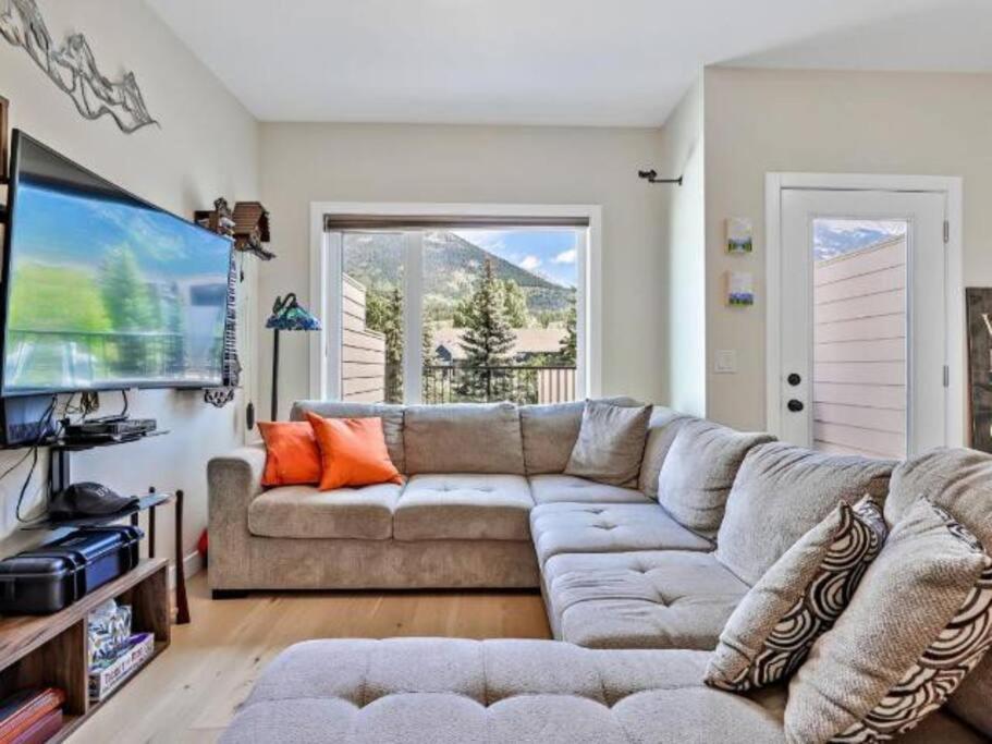 Basecamp 104 - Two Bedroom / Two Bath Townhome - Ac + Private Garage + Apartment *