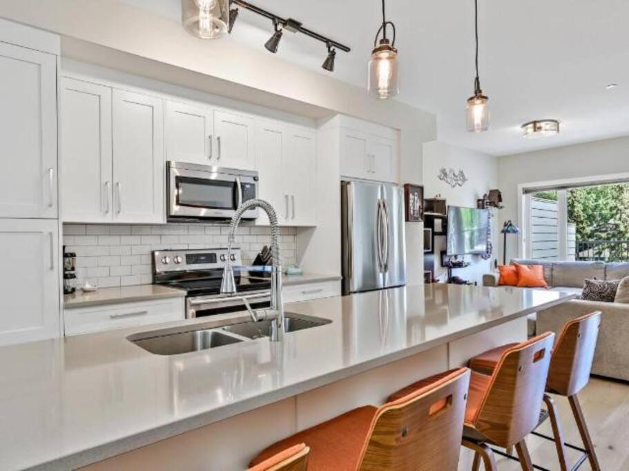 Basecamp 104 - Two Bedroom / Two Bath Townhome - Ac + Private Garage + Canmore