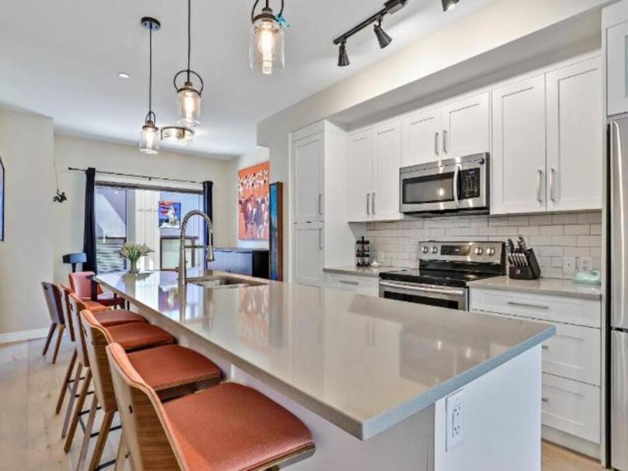 Basecamp 104 - Two Bedroom / Two Bath Townhome - Ac + Private Garage + * Canmore